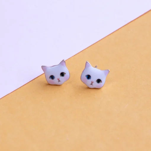 Earring Kitten Snow